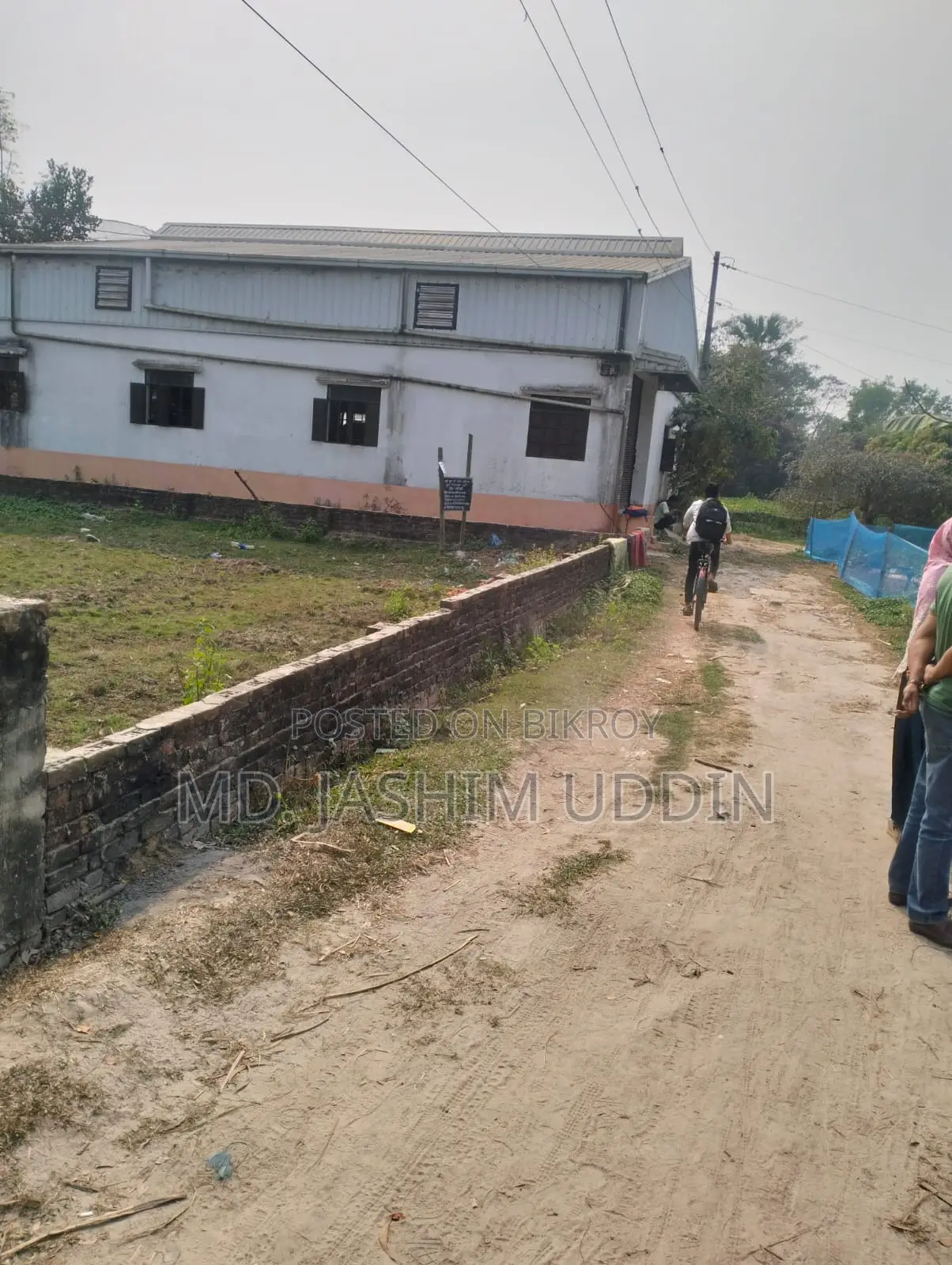 জরুরী ভিত্তিতে জমি বিক্রয় করা হবে।