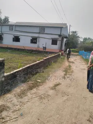 জরুরী ভিত্তিতে জমি বিক্রয় করা হবে।