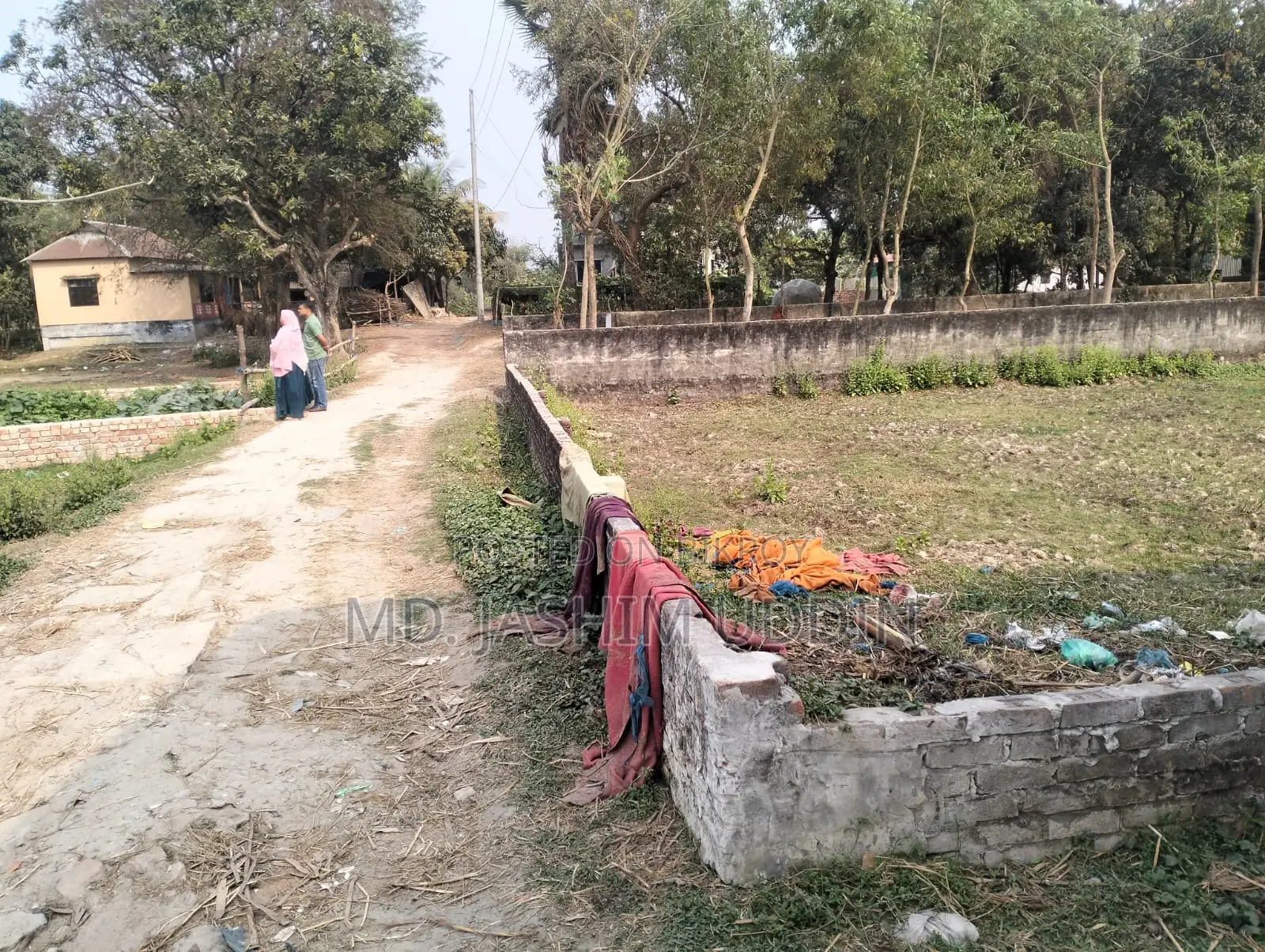 জরুরী ভিত্তিতে জমি বিক্রয় করা হবে।