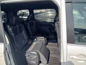 Toyota Noah SZ Hybrid Pearl 2023