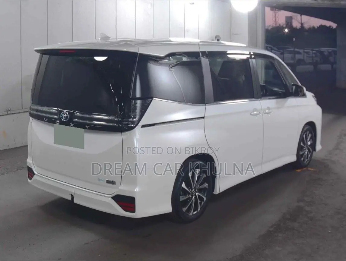 Toyota Voxy S-Z Full Option 2023 2026
