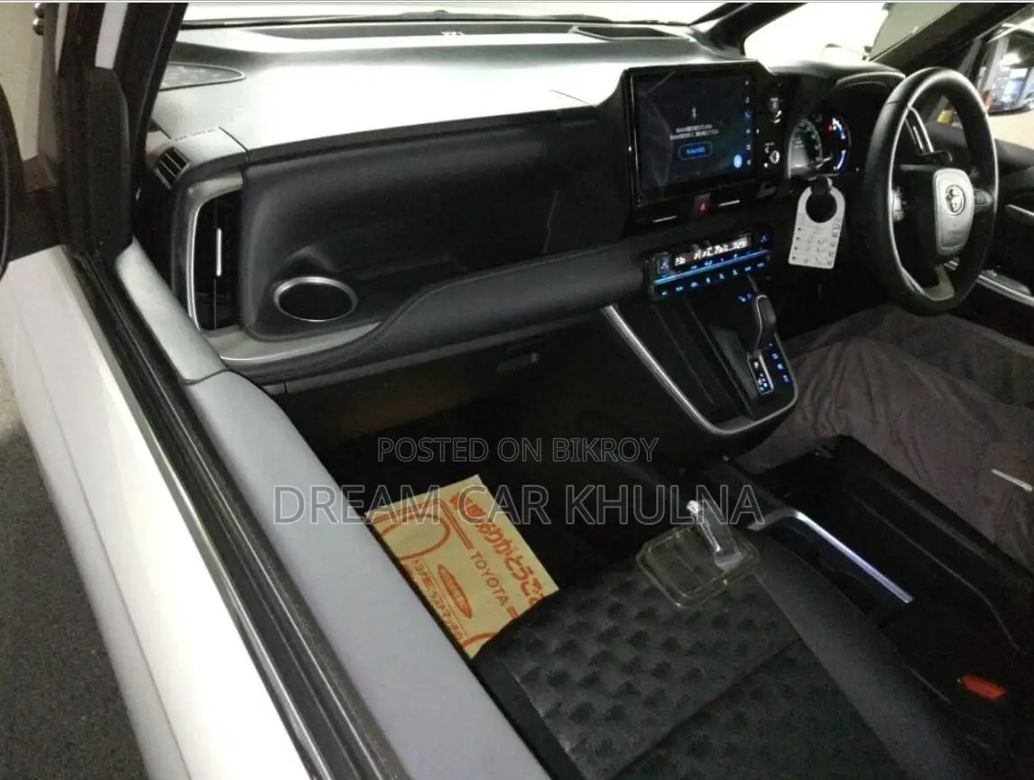 Toyota Voxy S-Z Full Option 2023 2026