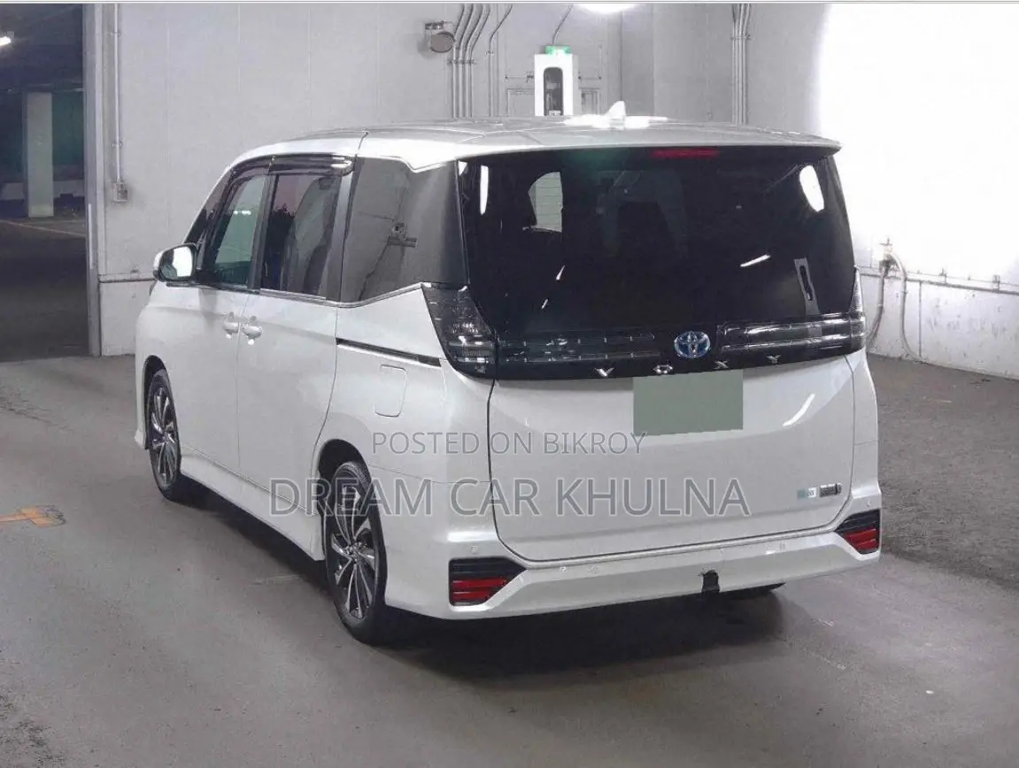 Toyota Voxy S-Z Full Option 2023 2026