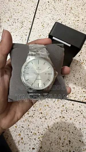 Titan 1584sm03 কোয়ার্টজ এনালগ ডেট হোয়াইট ডায়াল স্টেইনলেস স্টিল ঘড়ি