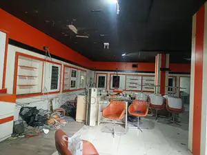 গুলশান ২-এ নিচতলায় রেস্টুরেন্ট / শোরুম স্পেস ভাড়া