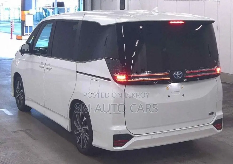 Toyota Voxy Hybrid SZ Pearl New 2022