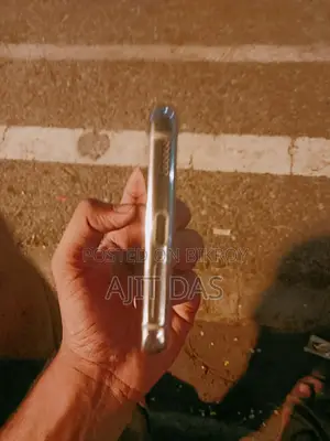 Samsung Galaxy S21 . (Used)