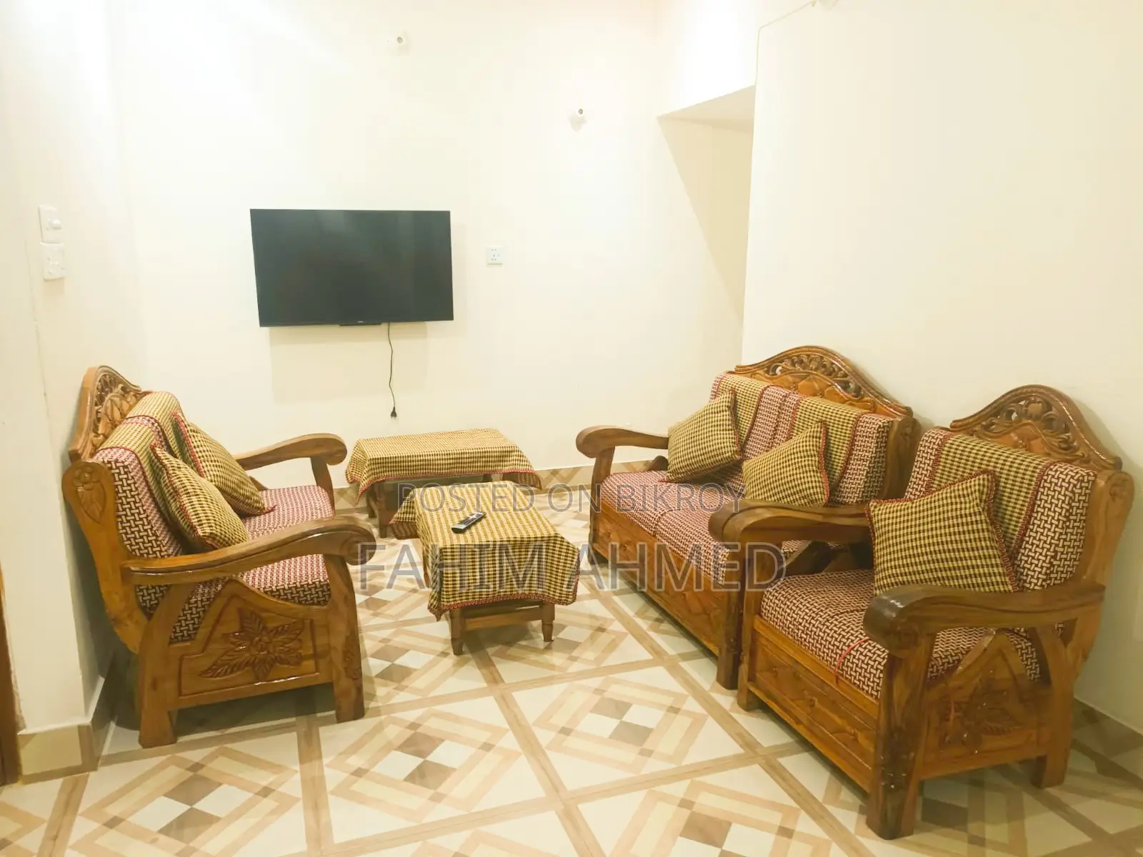 Furnished 3-Bedroom Apartment in Zinda Bazar for Rent