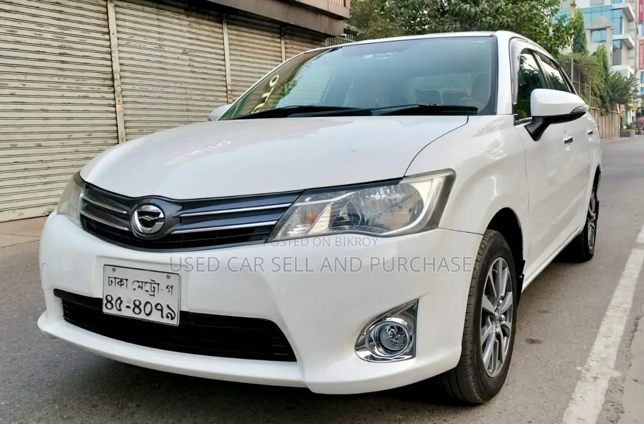 Toyota Axio badg interior 2015