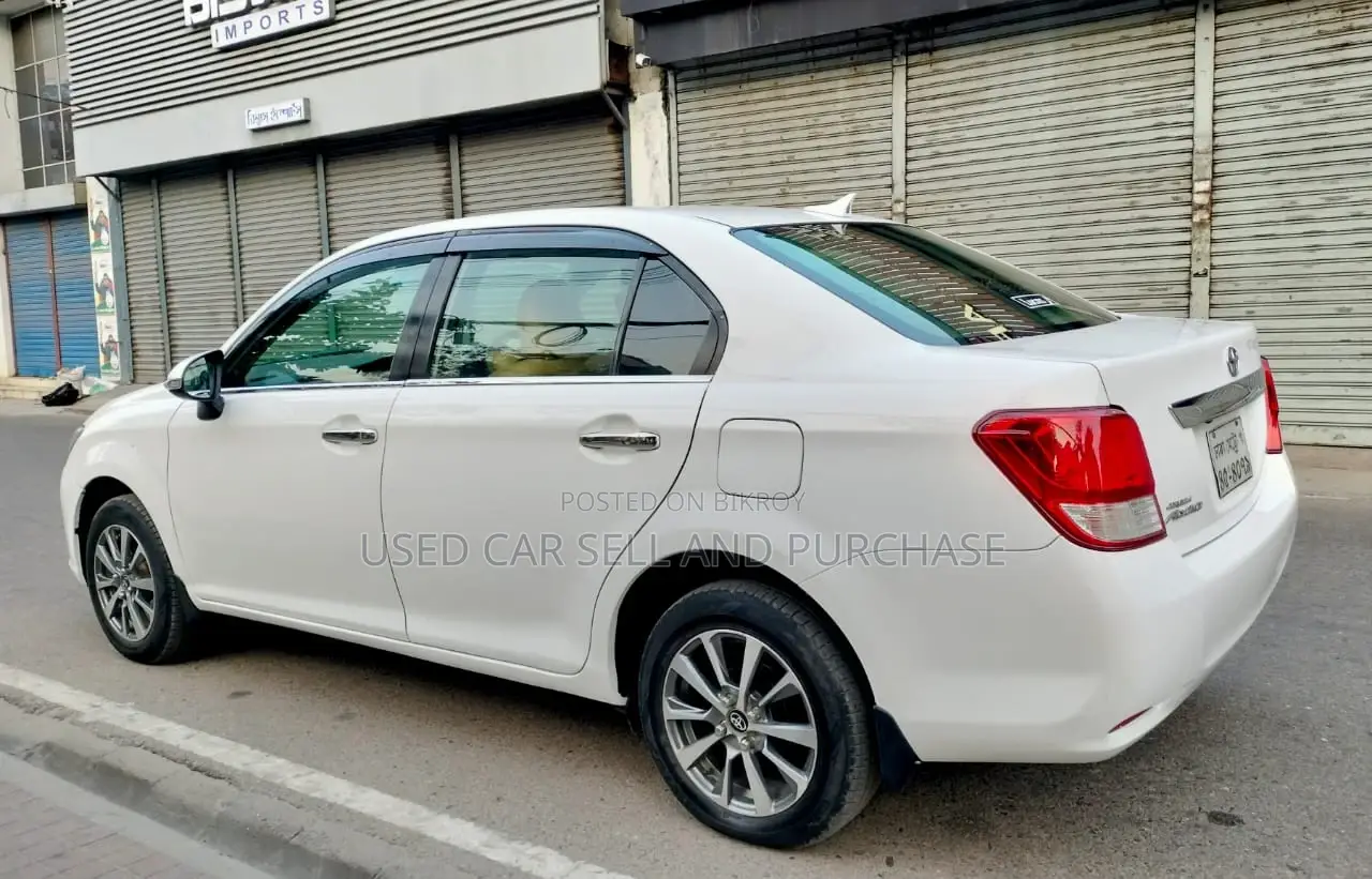 Toyota Axio badg interior 2015