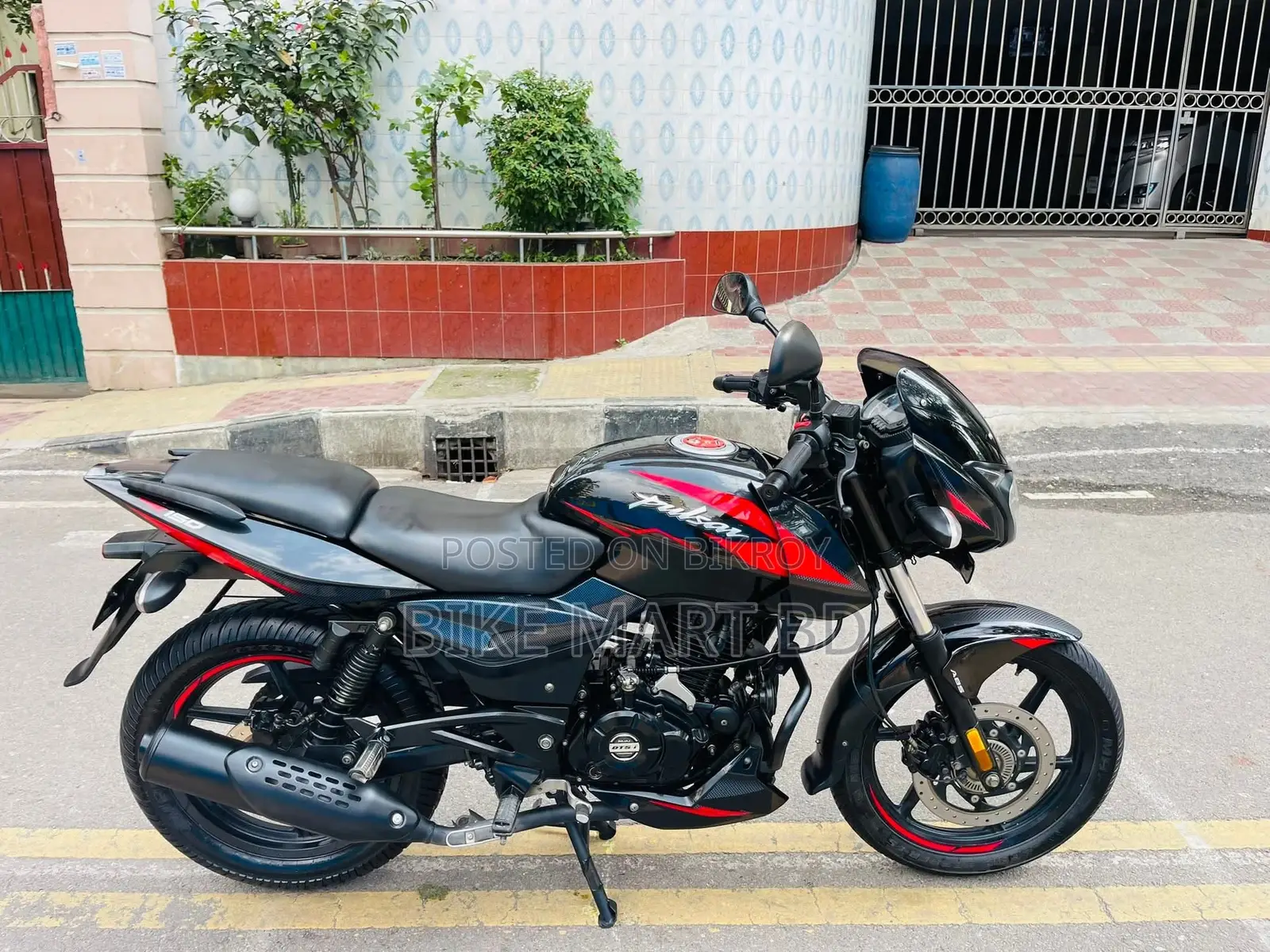 Bajaj Pulsar 150 2024 Red