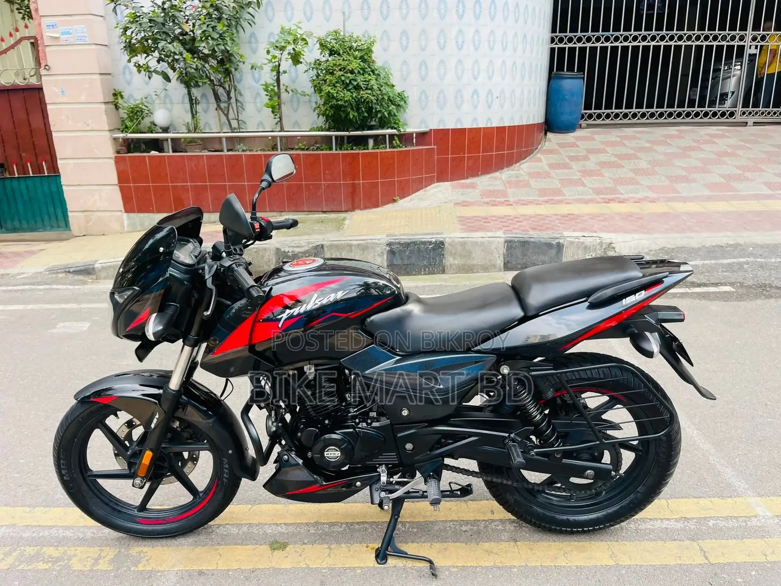 Bajaj Pulsar 150 2024 Red