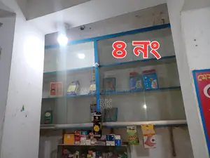 ওষুধের দোকানের মজবুত কাঠের এবং কাঁচের সেলফ/র‍্যাক কাউন্টার।
