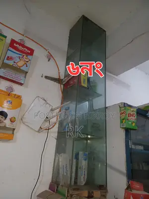 ওষুধের দোকানের মজবুত কাঠের এবং কাঁচের সেলফ/র‍্যাক কাউন্টার।