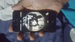 Apple iPhone 4S . (ব্যবহৃত)