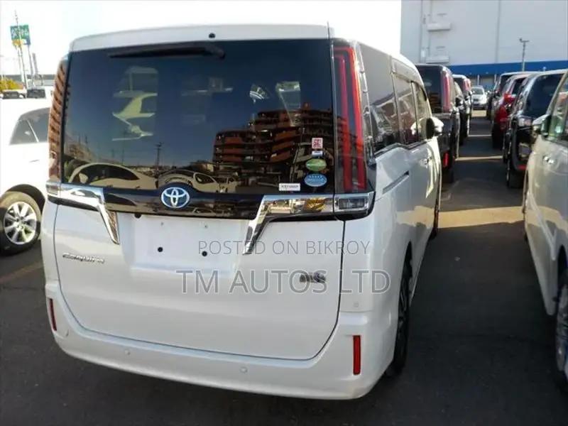 Toyota Esquire GI LED 4.0 PEARL 2020
