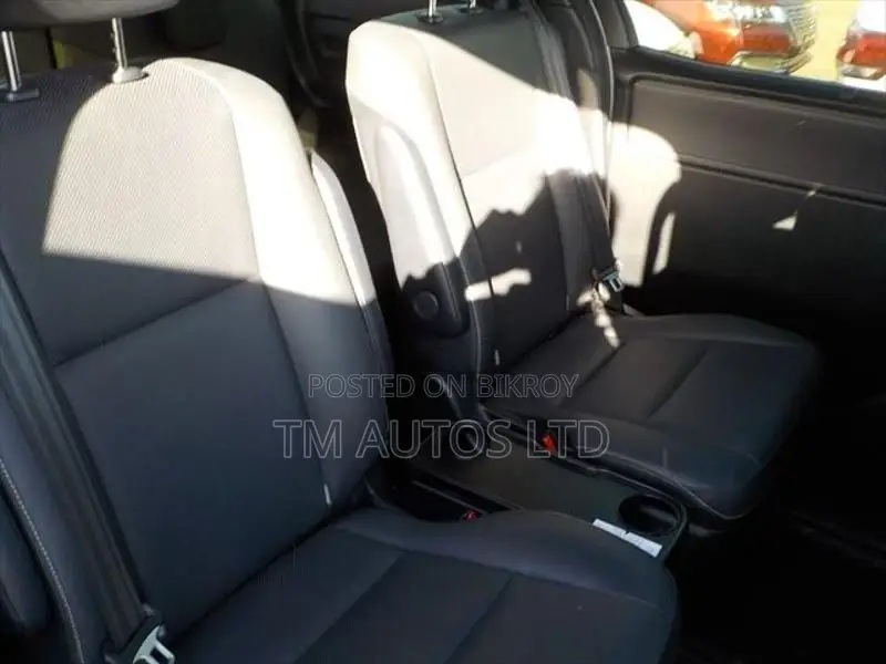 Toyota Esquire GI LED 4.0 PEARL 2020
