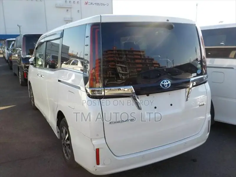 Toyota Esquire GI LED 4.0 PEARL 2020