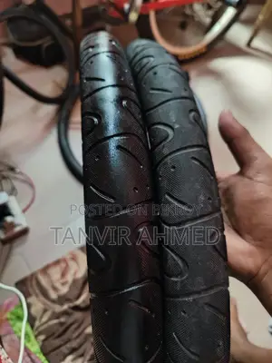 ম্যাক্সিস হুকওয়ার্ম টায়ার