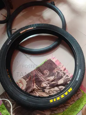 ম্যাক্সিস হুকওয়ার্ম টায়ার