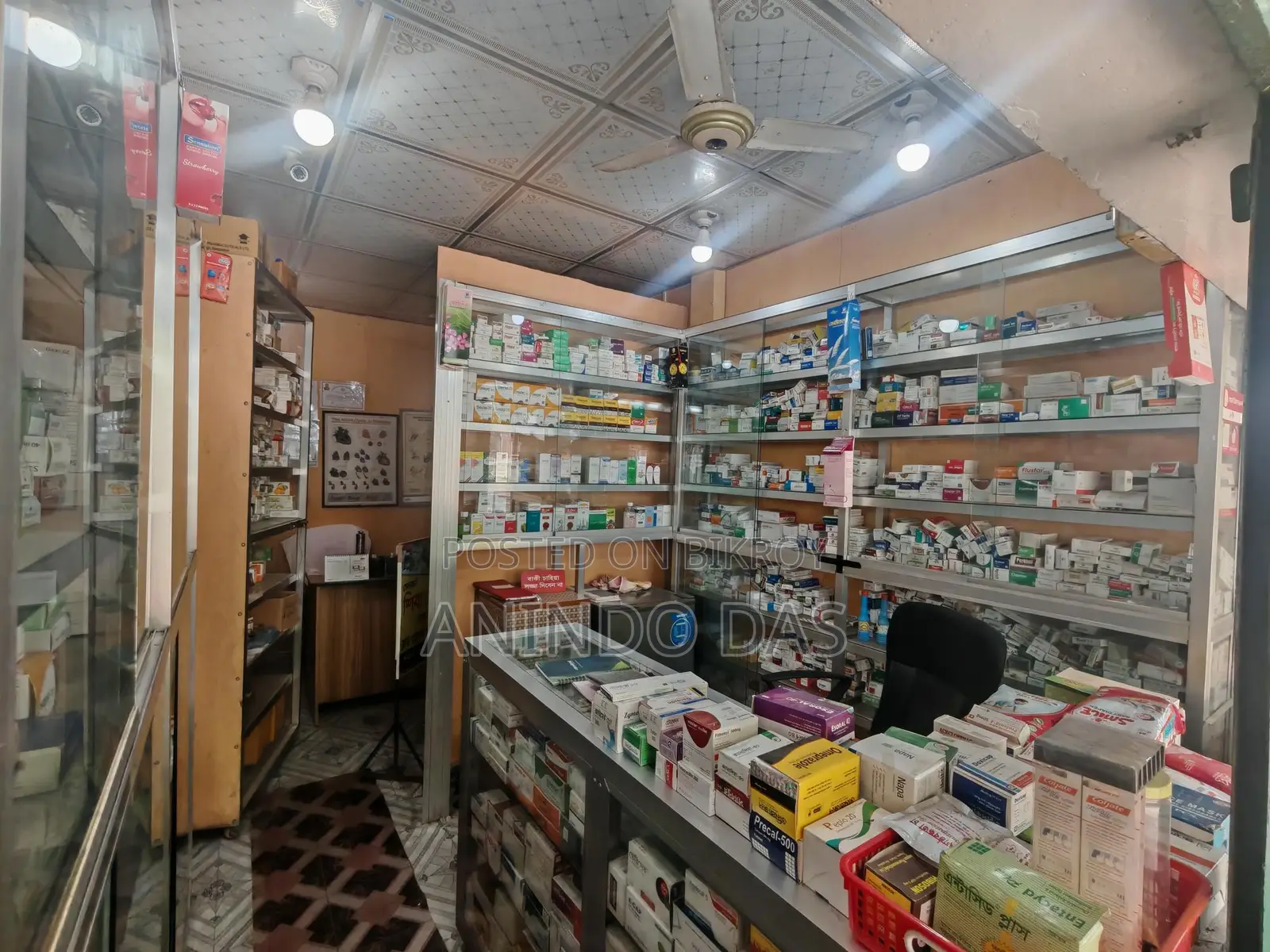 চালু অবস্থায় ফার্মেসি বিক্রি