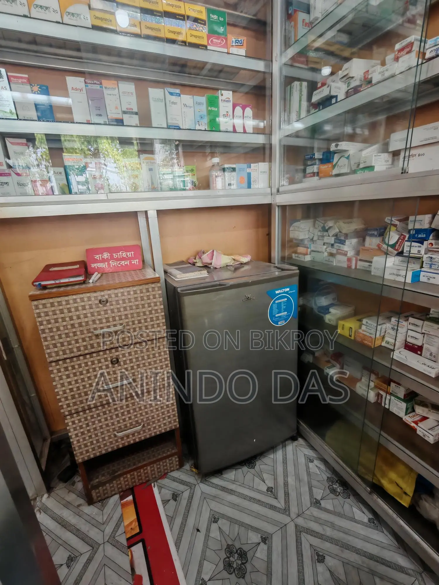 চালু অবস্থায় ফার্মেসি বিক্রি