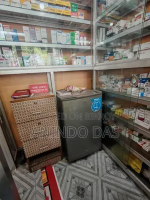 চালু অবস্থায় ফার্মেসি বিক্রি