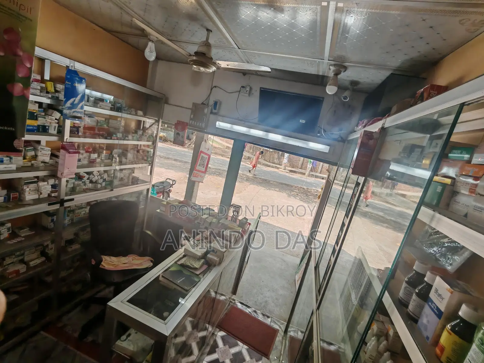চালু অবস্থায় ফার্মেসি বিক্রি
