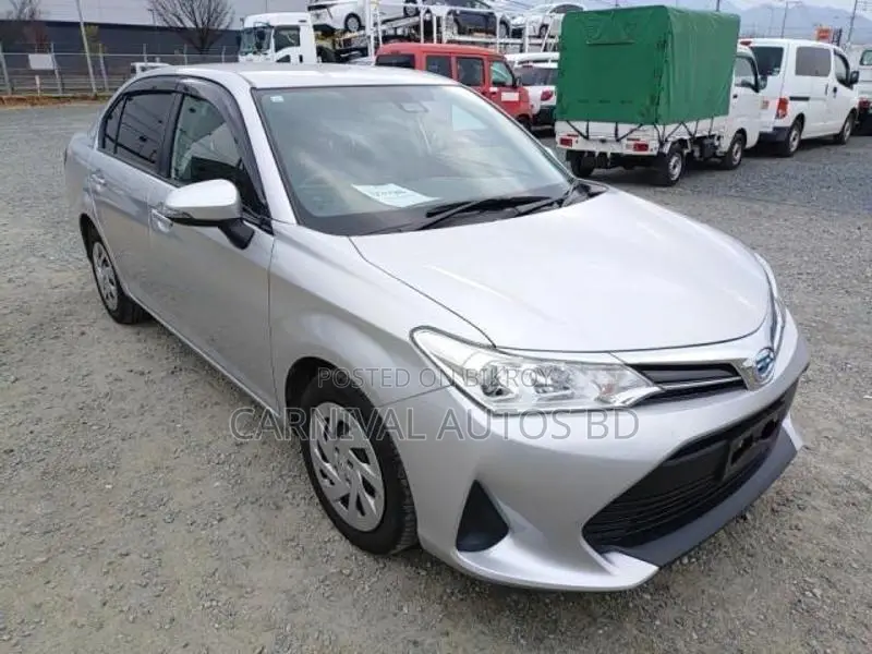 Toyota Axio EX HYBRID 2021 Silver