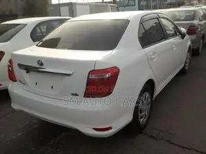 টয়োটা এক্সিও হাইব্রিড ইএক্স হোয়াইট ২০২১