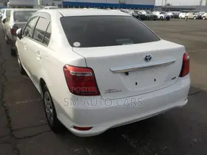 টয়োটা এক্সিও হাইব্রিড ইএক্স হোয়াইট ২০২১