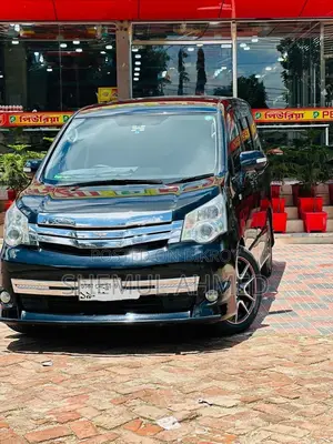 Toyota Noah 2010
