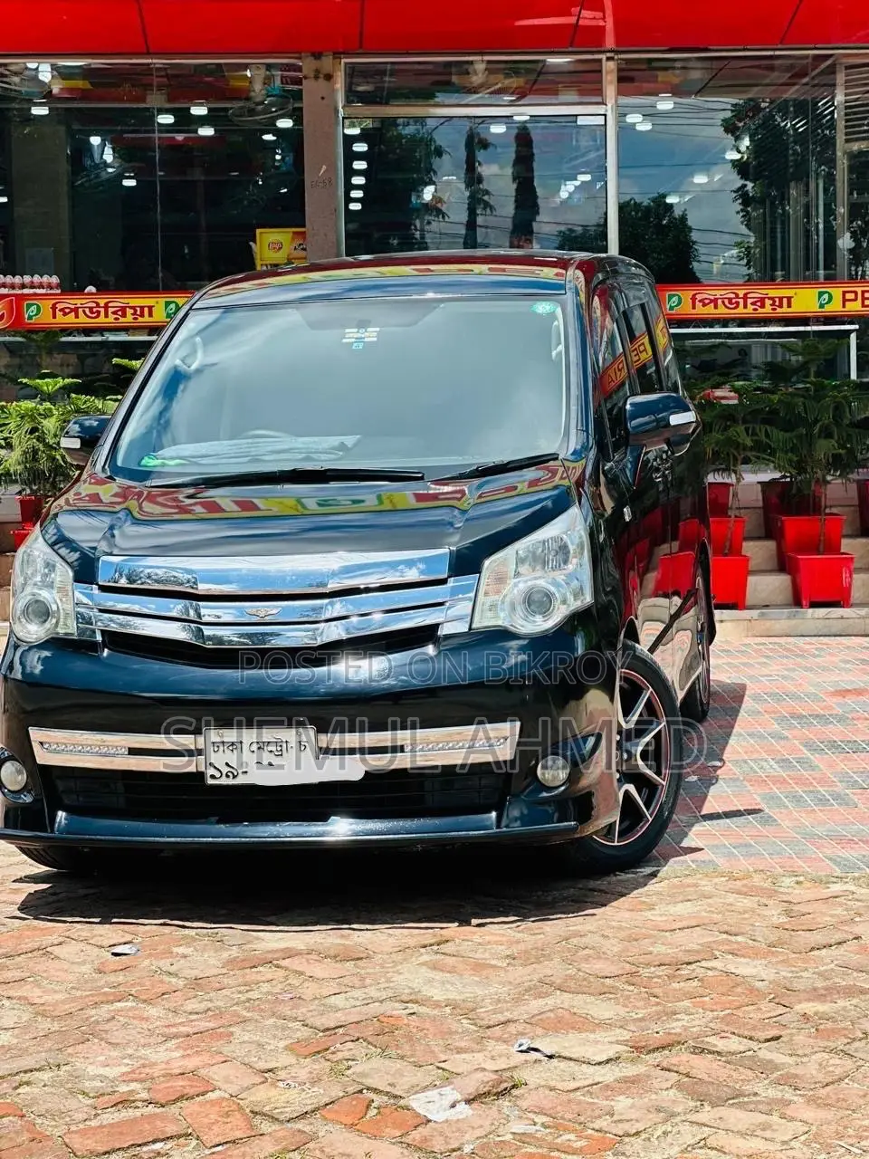 Toyota Noah 2010