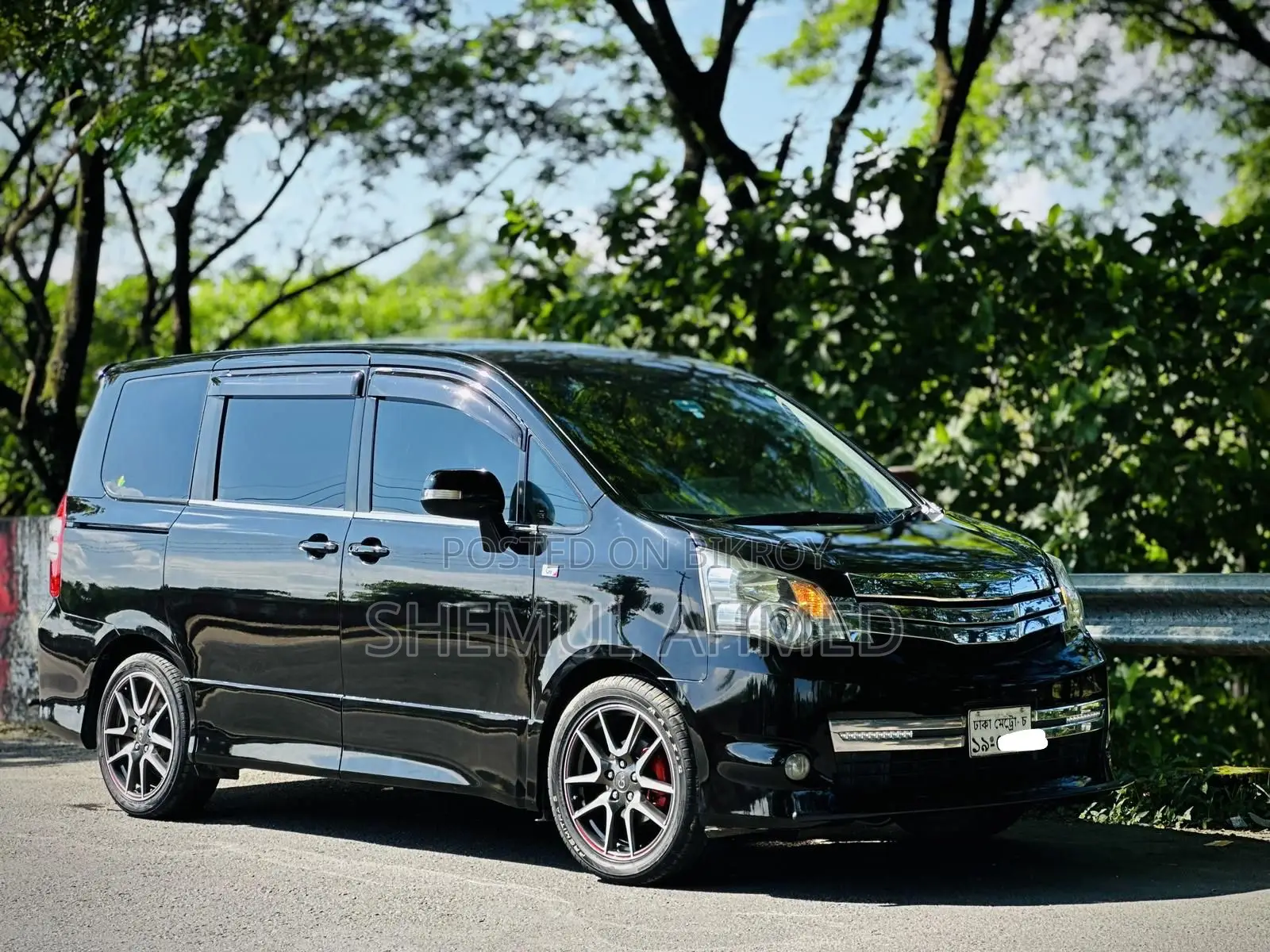 Toyota Noah 2010