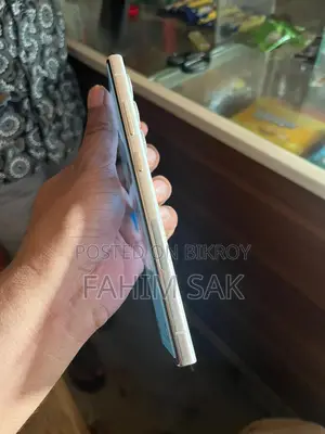 Samsung Galaxy S24 . (Used)