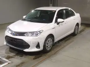 Toyota Axio Ex Hybrid white 2021