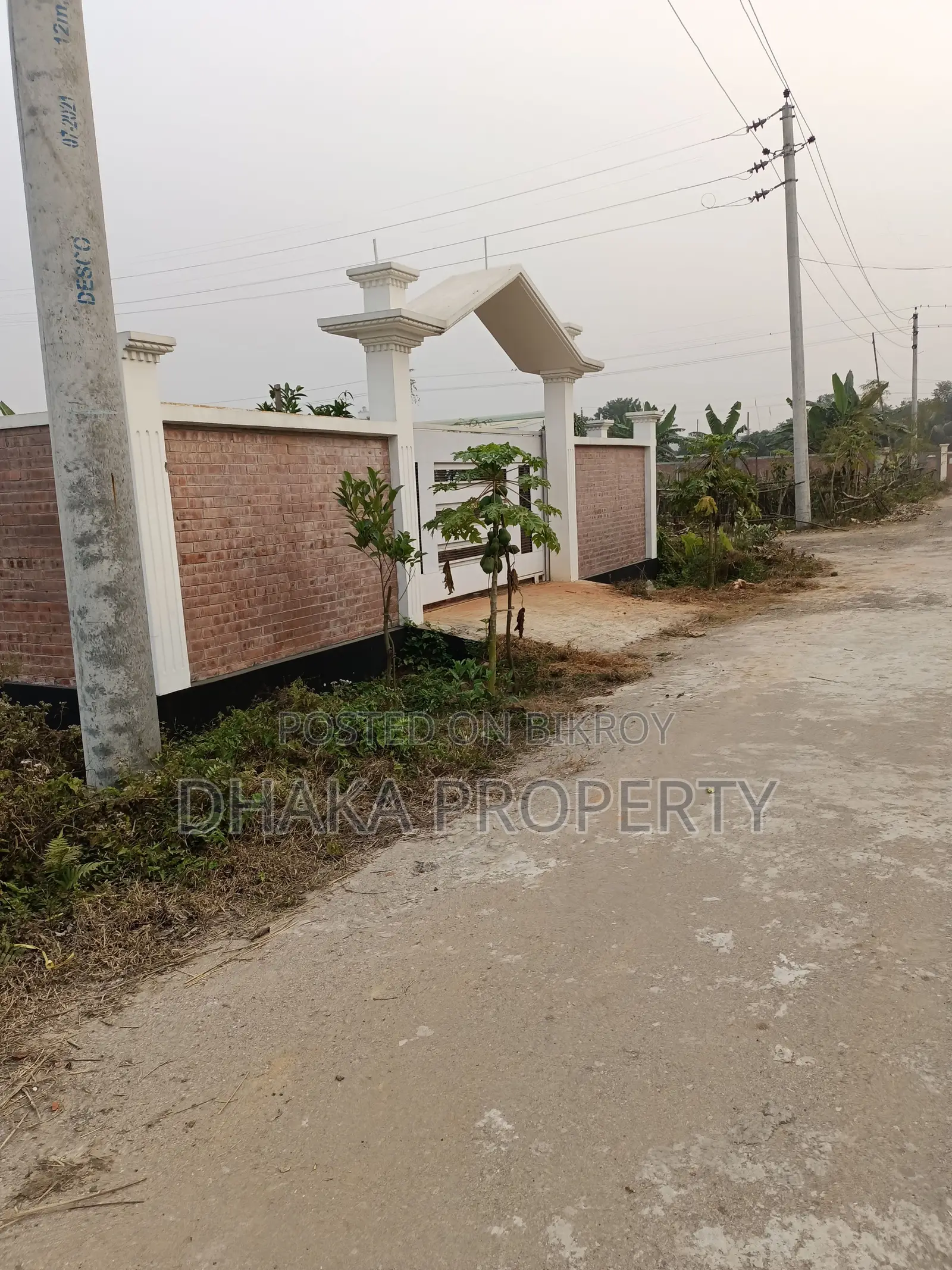 Nearby 300ft 3 Katha Park East at Sector- 9