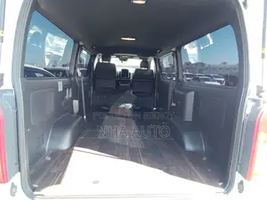 Toyota Hiace SUPER GL 2023