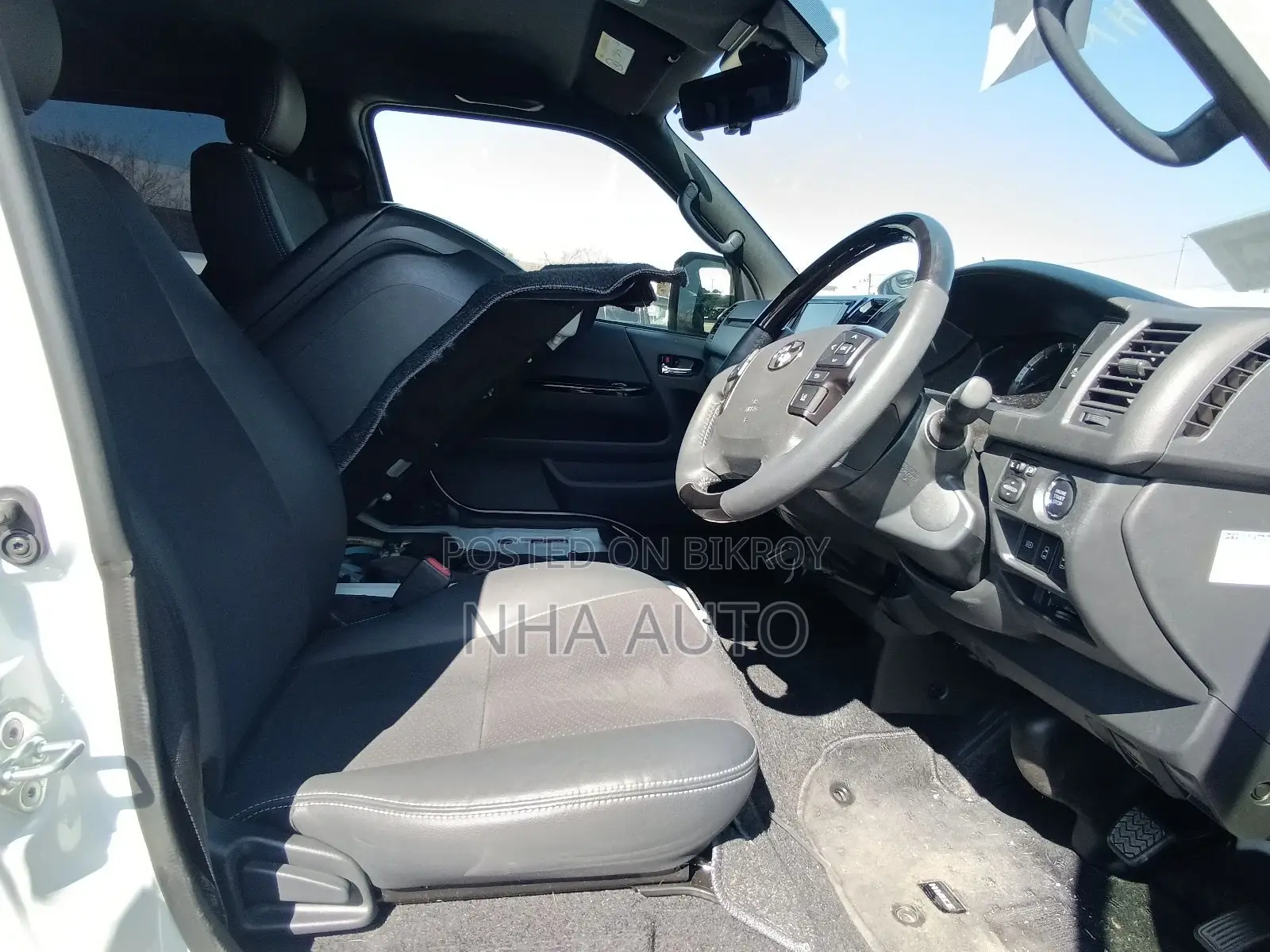 Toyota Hiace SUPER GL 2023