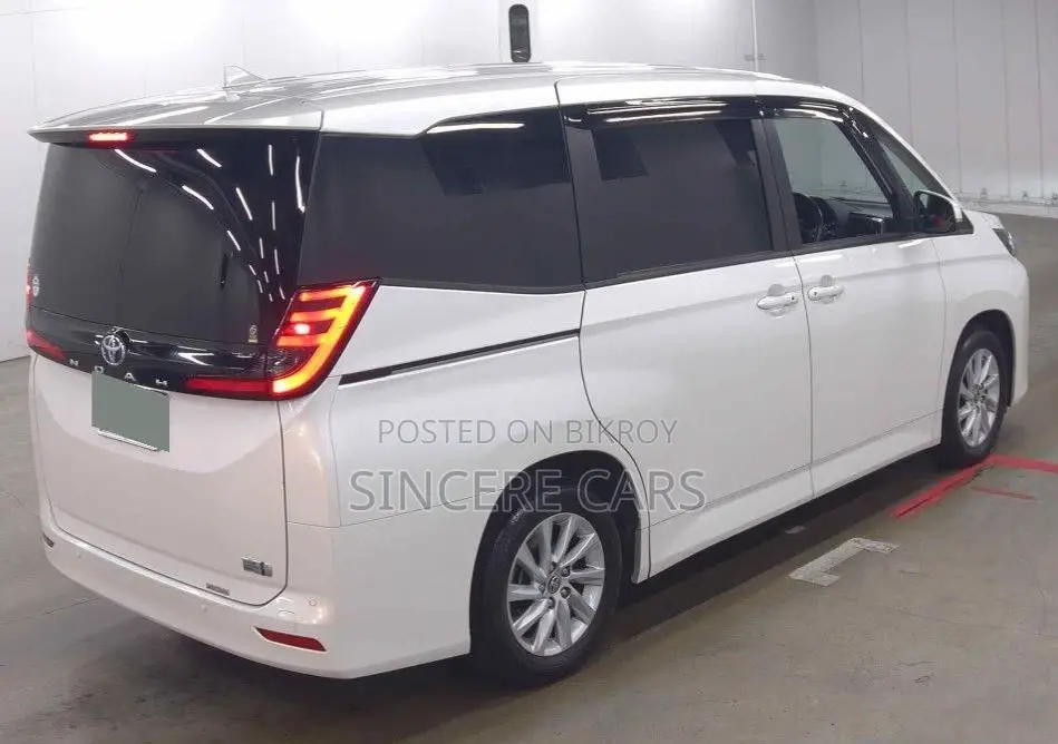 Toyota Noah G HYB 2 PWR DOOR 2022