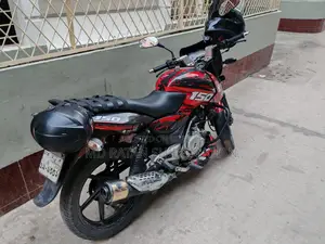 বাজাজ পালসার ১৫০ ২০১২ লাল