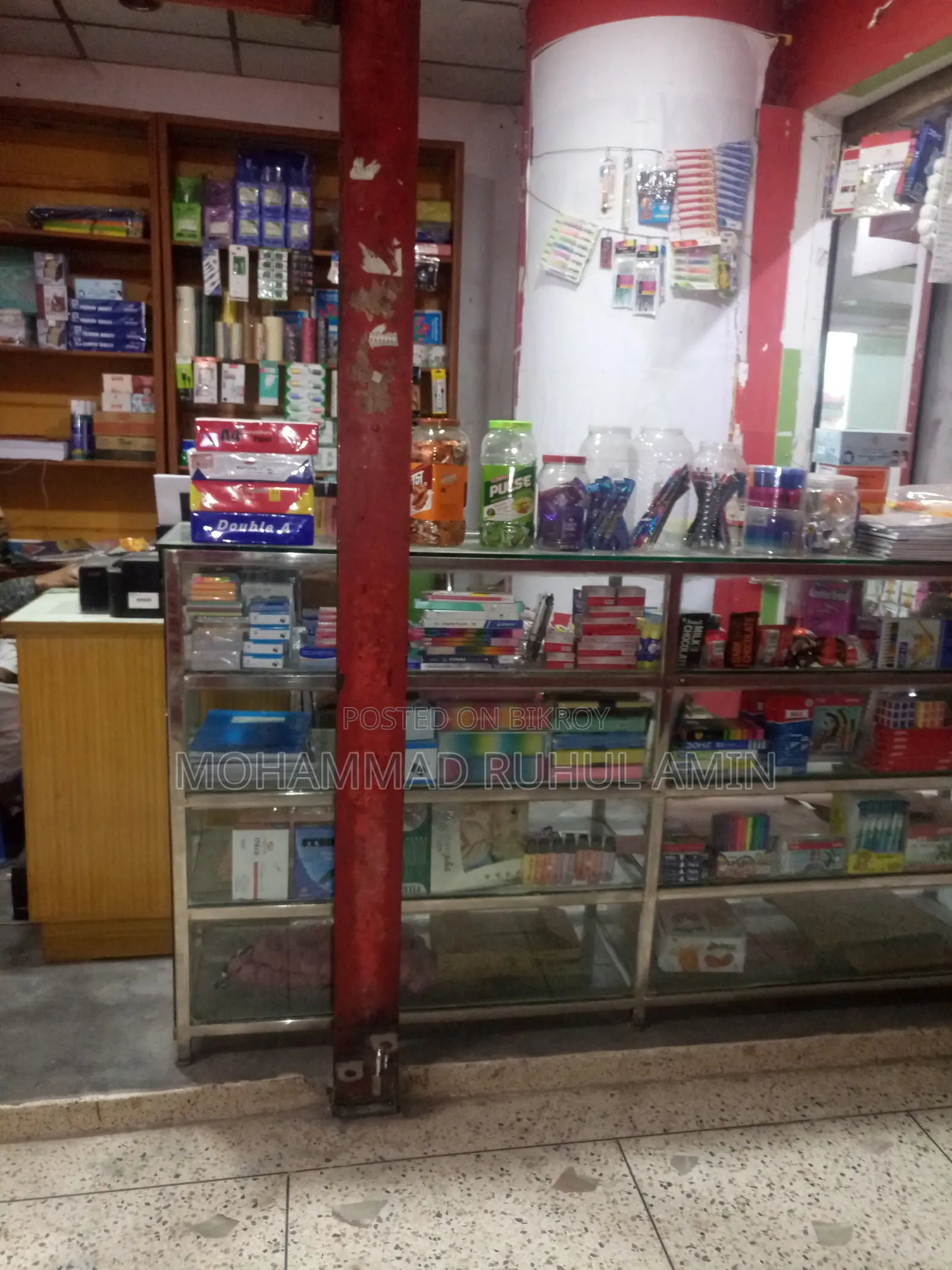 মোবাইল সার্ভিসিং এর জন্য দোকানে ডেস্ক ভাড়া হবে