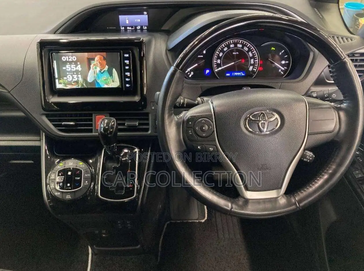 Toyota Esquire 2020