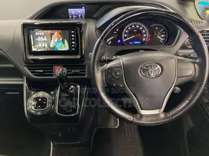 Toyota Esquire 2020