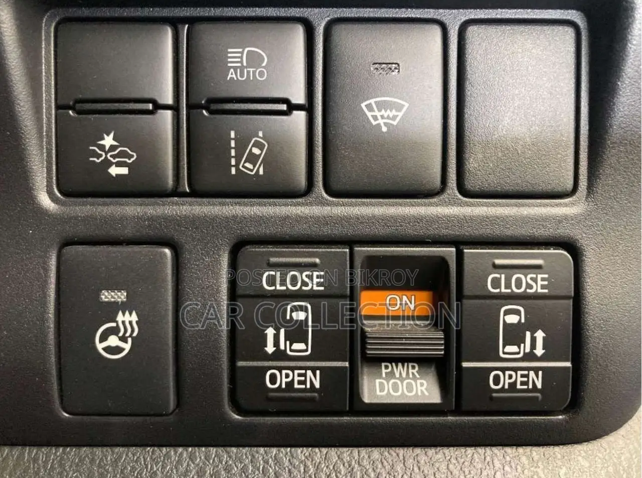 Toyota Esquire 2020