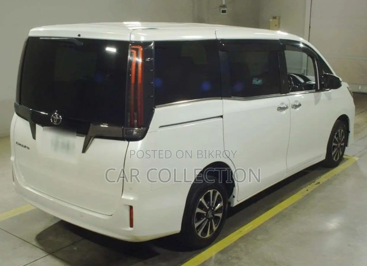 Toyota Esquire 2020