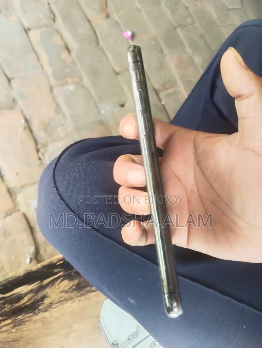 Apple iPhone X (Used)