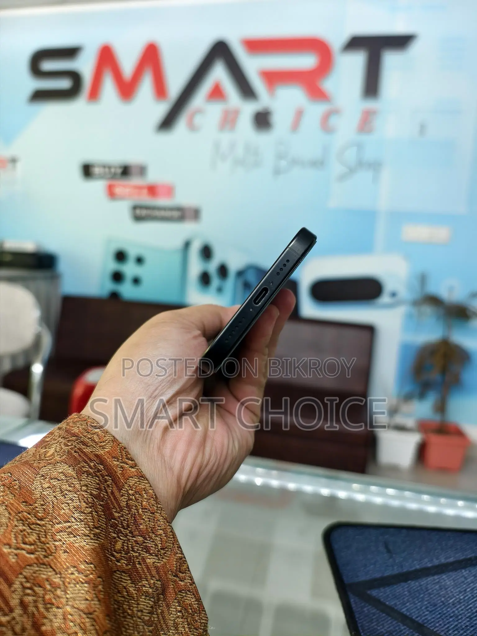 Apple iPhone 16 Pro Max Super Condition (Used)