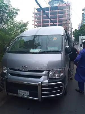Grand Cabin Hiace For Rent