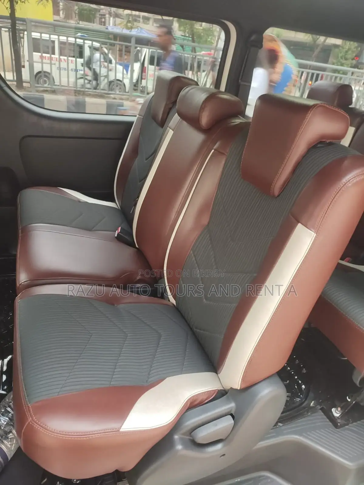 Hiace For Rent (11 Seats)